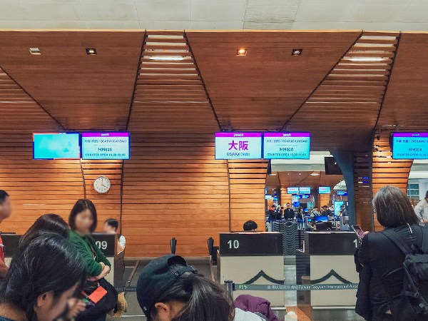 【樂桃航空MM028】桃園飛大阪晚班機心得，關西T2航廈入境快！安靜品質好